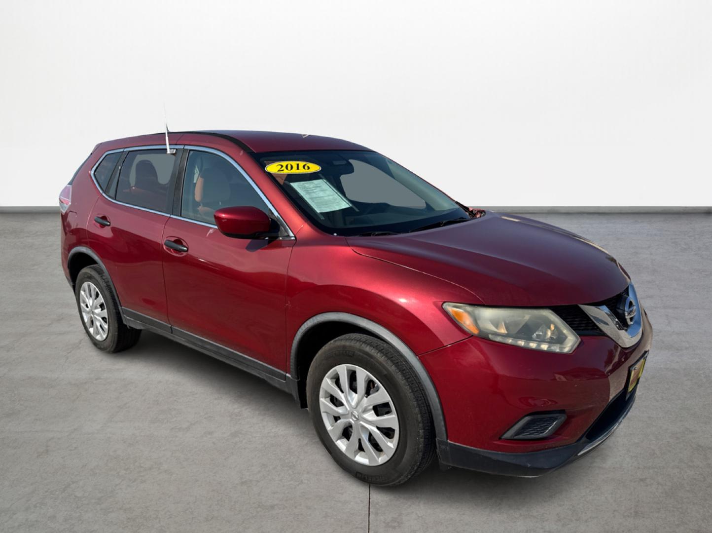2016 Nissan Rogue S 2WD (JN8AT2MT5GW) with an 2.5L L4 DOHC 16V engine, CVT transmission, located at 16710 Clay Rd., Houston, TX, 77084, (281) 859-7900, 0.000000, 0.000000 - Photo#2
