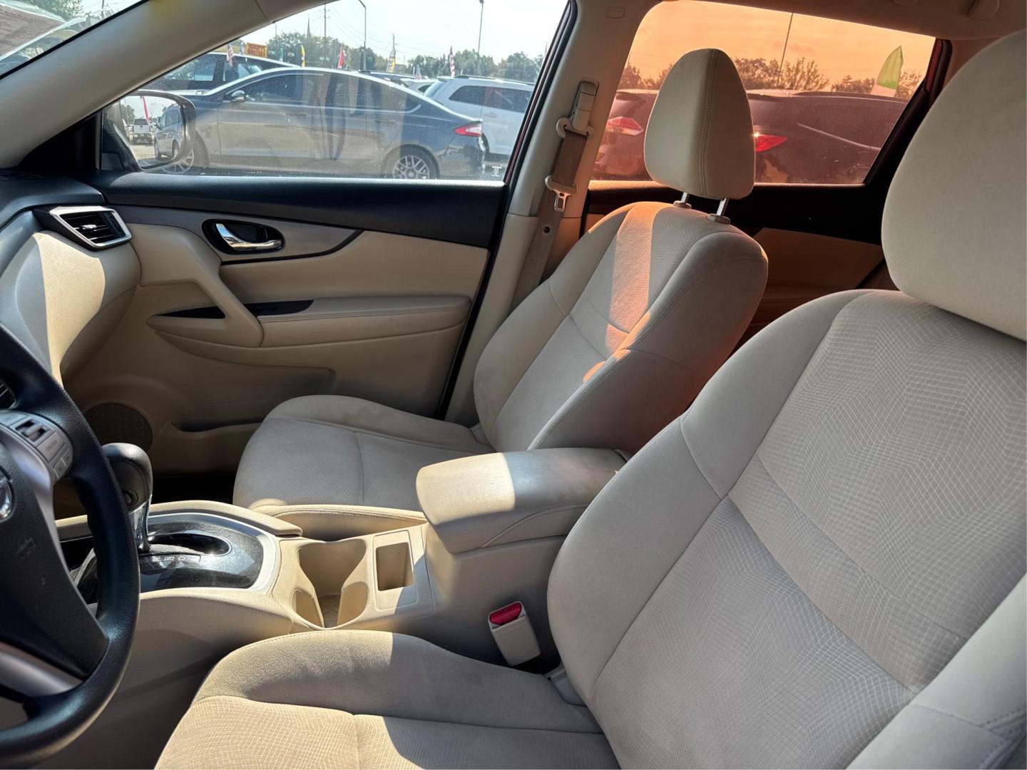 2016 Nissan Rogue S 2WD (JN8AT2MT5GW) with an 2.5L L4 DOHC 16V engine, CVT transmission, located at 16710 Clay Rd., Houston, TX, 77084, (281) 859-7900, 0.000000, 0.000000 - Photo#8