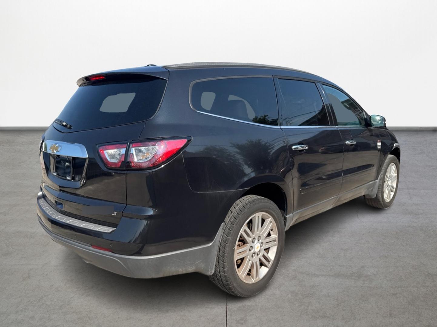 2014 Chevrolet Traverse 1LT FWD (1GNKRGKD7EJ) with an 3.6L V6 DOHC 24V engine, 6-Speed Automatic transmission, located at 16710 Clay Rd., Houston, TX, 77084, (281) 859-7900, 0.000000, 0.000000 - Photo#4