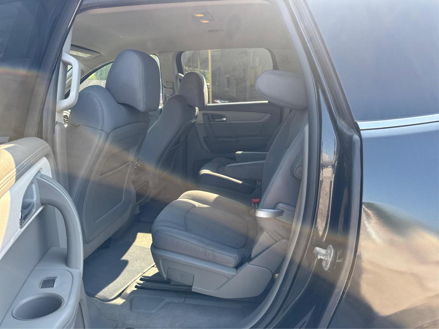 2014 Chevrolet Traverse 1LT FWD (1GNKRGKD7EJ) with an 3.6L V6 DOHC 24V engine, 6-Speed Automatic transmission, located at 16710 Clay Rd., Houston, TX, 77084, (281) 859-7900, 0.000000, 0.000000 - Photo#9