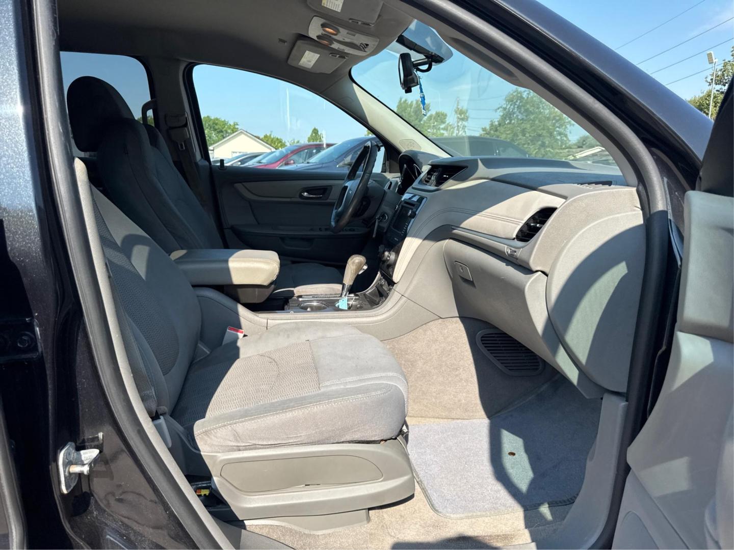 2014 Chevrolet Traverse 1LT FWD (1GNKRGKD7EJ) with an 3.6L V6 DOHC 24V engine, 6-Speed Automatic transmission, located at 16710 Clay Rd., Houston, TX, 77084, (281) 859-7900, 0.000000, 0.000000 - Photo#11