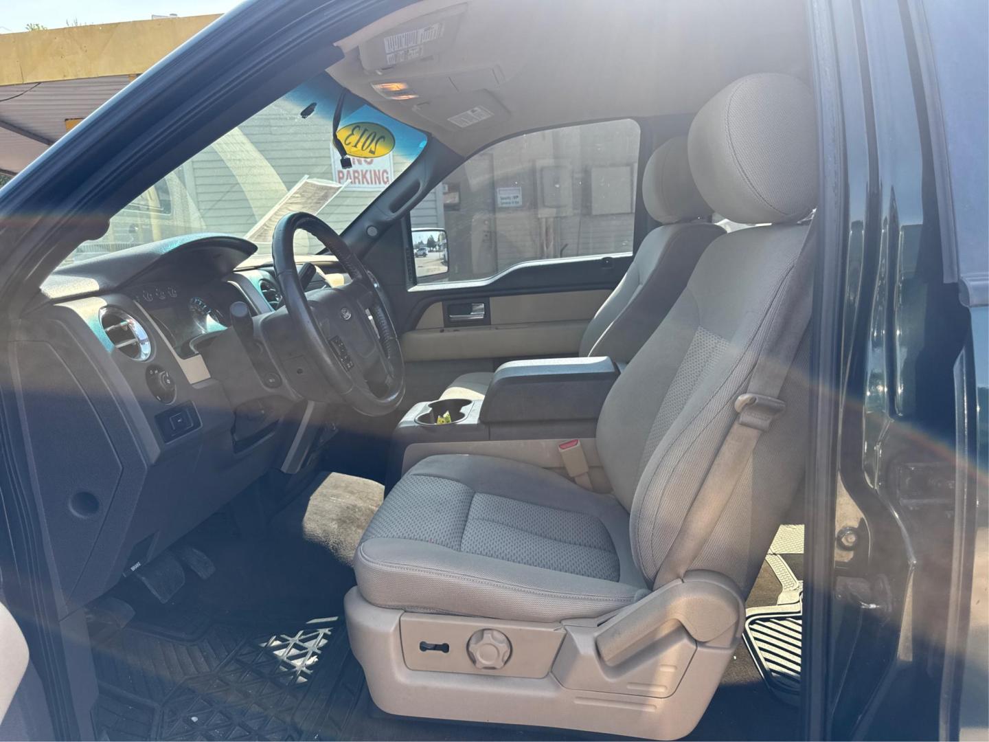 2013 Ford F-150 Platinum SuperCrew 6.5-ft. Bed 2WD (1FTFW1CT4DK) with an 3.5L V6 TURBO engine, 6-Speed Automatic transmission, located at 16710 Clay Rd., Houston, TX, 77084, (281) 859-7900, 0.000000, 0.000000 - Photo#8