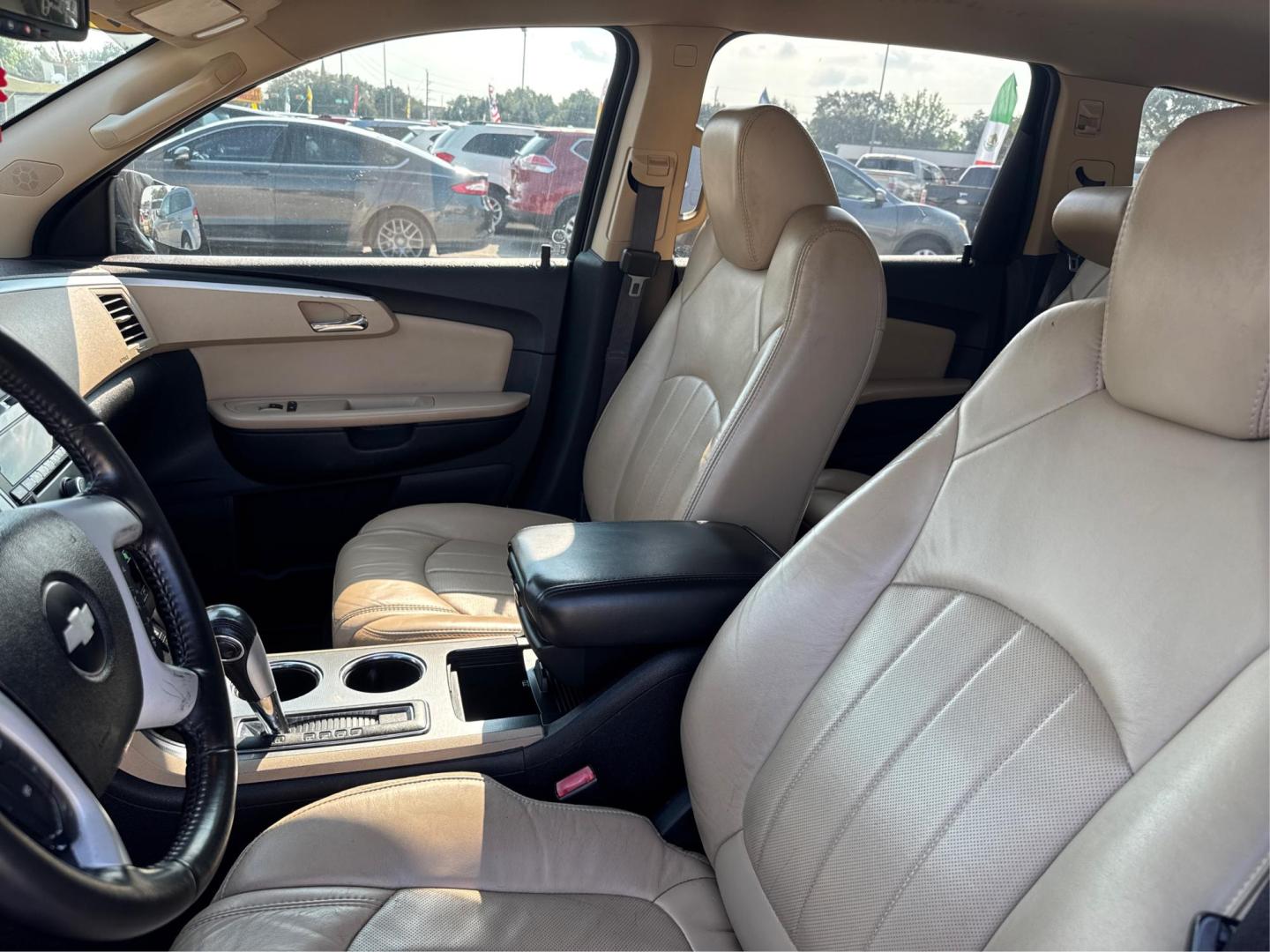 2012 Chevrolet Traverse LTZ FWD (1GNKRLED3CJ) with an 3.6L V6 DOHC 24V engine, 6-Speed Automatic transmission, located at 16710 Clay Rd., Houston, TX, 77084, (281) 859-7900, 0.000000, 0.000000 - Photo#8