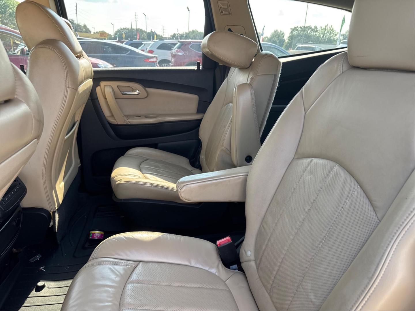 2012 Chevrolet Traverse LTZ FWD (1GNKRLED3CJ) with an 3.6L V6 DOHC 24V engine, 6-Speed Automatic transmission, located at 16710 Clay Rd., Houston, TX, 77084, (281) 859-7900, 0.000000, 0.000000 - Photo#9
