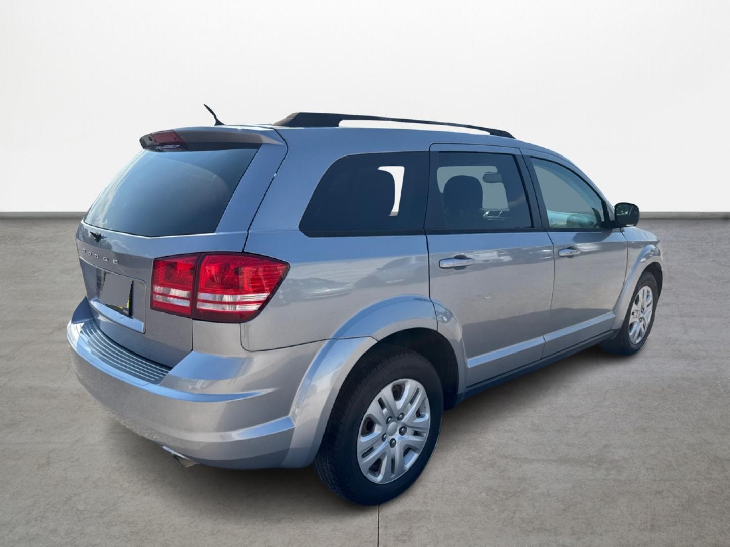 2018 Dodge Journey SE (3C4PDCAB4JT) with an 2.4L L4 DOHC 16V engine, 4A transmission, located at 16710 Clay Rd., Houston, TX, 77084, (281) 859-7900, 0.000000, 0.000000 - Photo#4