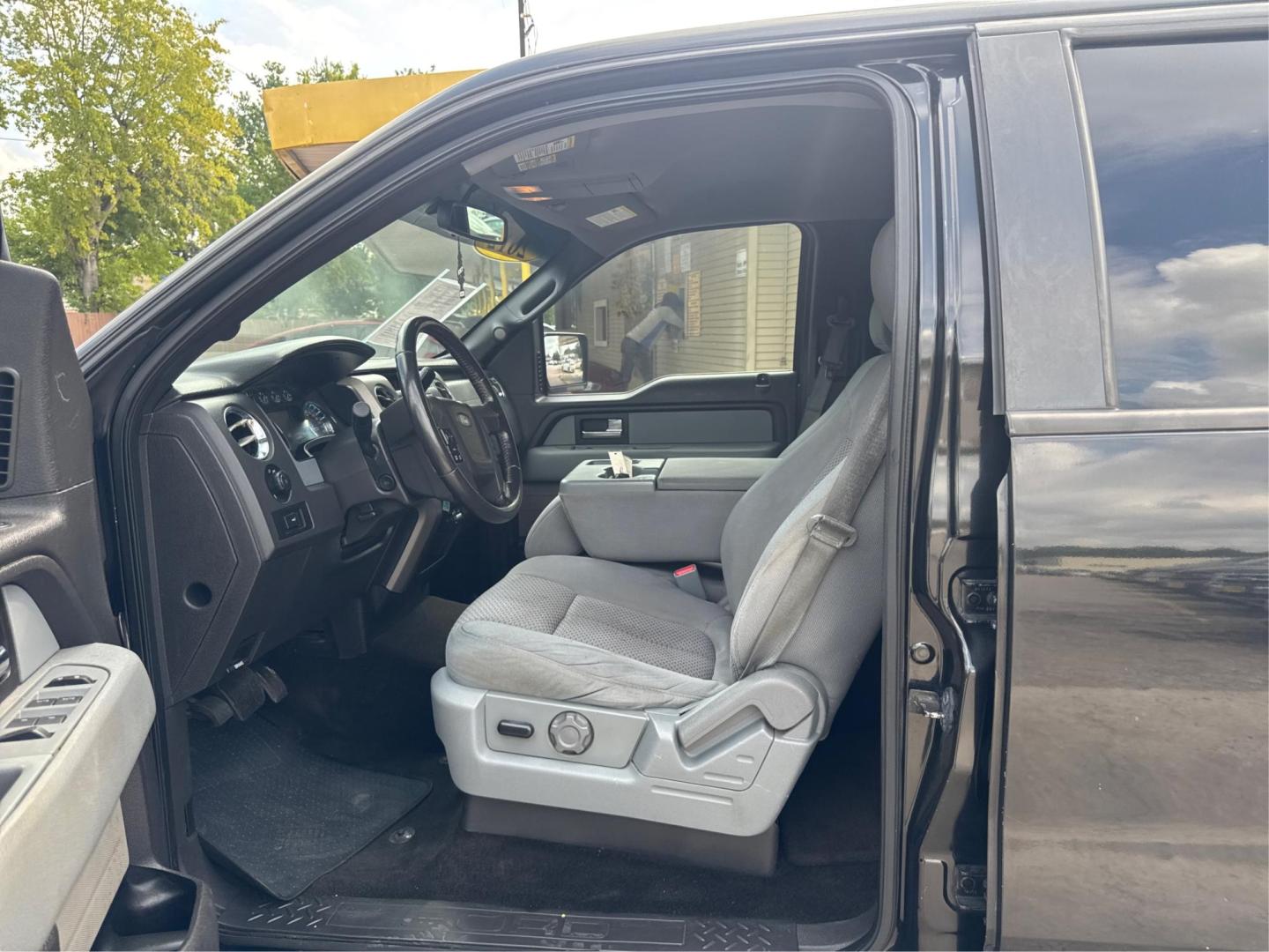 2012 Ford F-150 FX2 SuperCrew 5.5-ft. Bed 2WD (1FTFW1CF4CK) with an 5.0L V8 engine, 6-Speed Automatic transmission, located at 16710 Clay Rd., Houston, TX, 77084, (281) 859-7900, 0.000000, 0.000000 - Photo#8