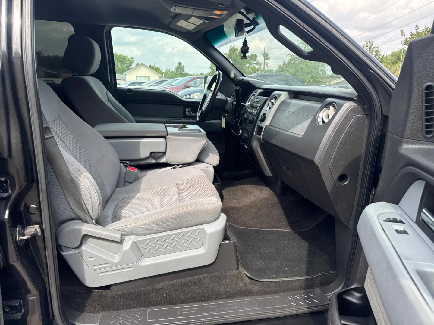 2012 Ford F-150 FX2 SuperCrew 5.5-ft. Bed 2WD (1FTFW1CF4CK) with an 5.0L V8 engine, 6-Speed Automatic transmission, located at 16710 Clay Rd., Houston, TX, 77084, (281) 859-7900, 0.000000, 0.000000 - Photo#11