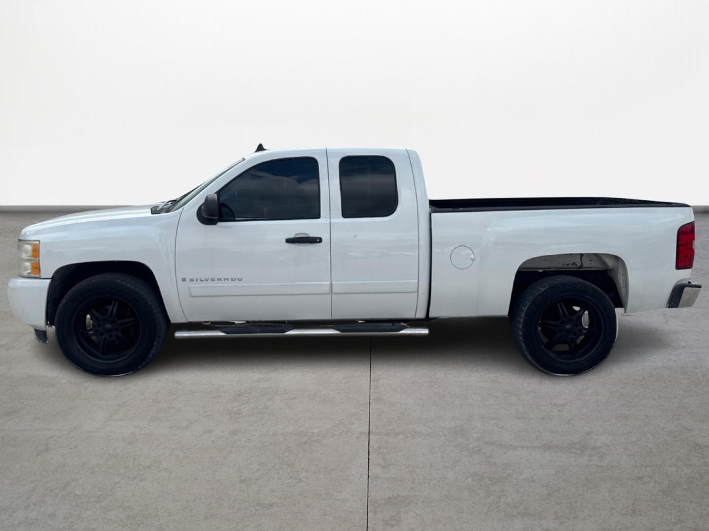 2008 Chevrolet Silverado 1500 LT1 Ext. Cab Long Box 2WD (2GCEC19J181) with an 5.3L V8 OHV 16V engine, 4-Speed Automatic Overdrive transmission, located at 16710 Clay Rd., Houston, TX, 77084, (281) 859-7900, 0.000000, 0.000000 - Photo#7