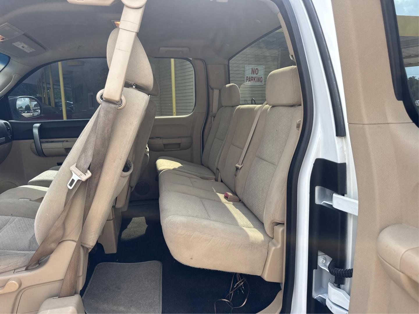 2008 Chevrolet Silverado 1500 LT1 Ext. Cab Long Box 2WD (2GCEC19J181) with an 5.3L V8 OHV 16V engine, 4-Speed Automatic Overdrive transmission, located at 16710 Clay Rd., Houston, TX, 77084, (281) 859-7900, 0.000000, 0.000000 - Photo#9