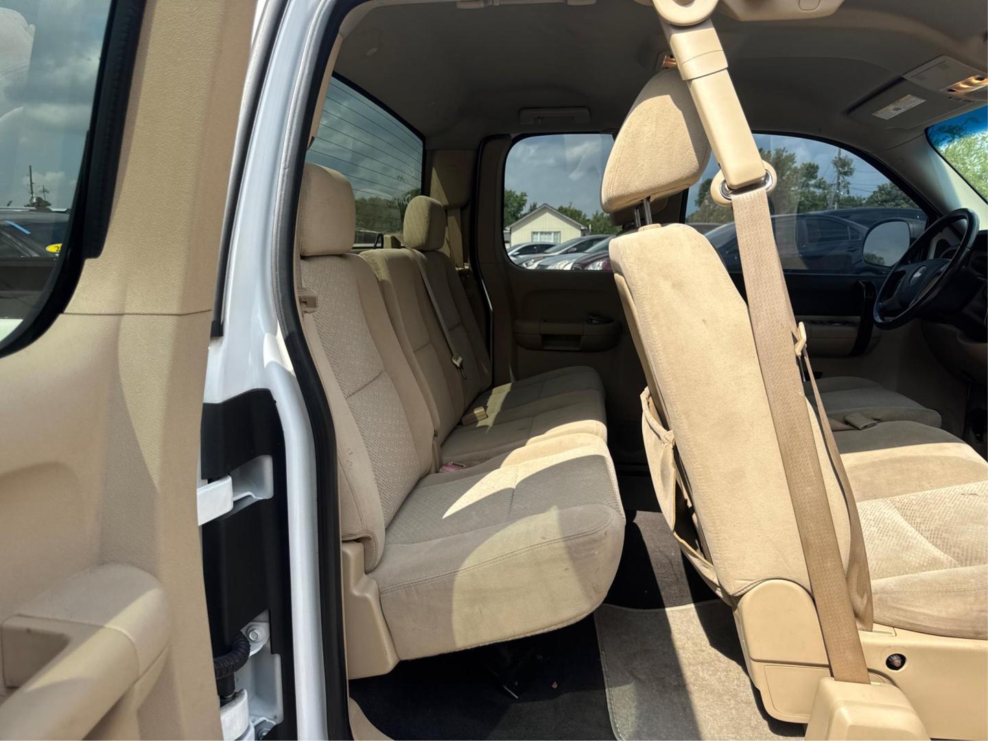 2008 Chevrolet Silverado 1500 LT1 Ext. Cab Long Box 2WD (2GCEC19J181) with an 5.3L V8 OHV 16V engine, 4-Speed Automatic Overdrive transmission, located at 16710 Clay Rd., Houston, TX, 77084, (281) 859-7900, 0.000000, 0.000000 - Photo#11