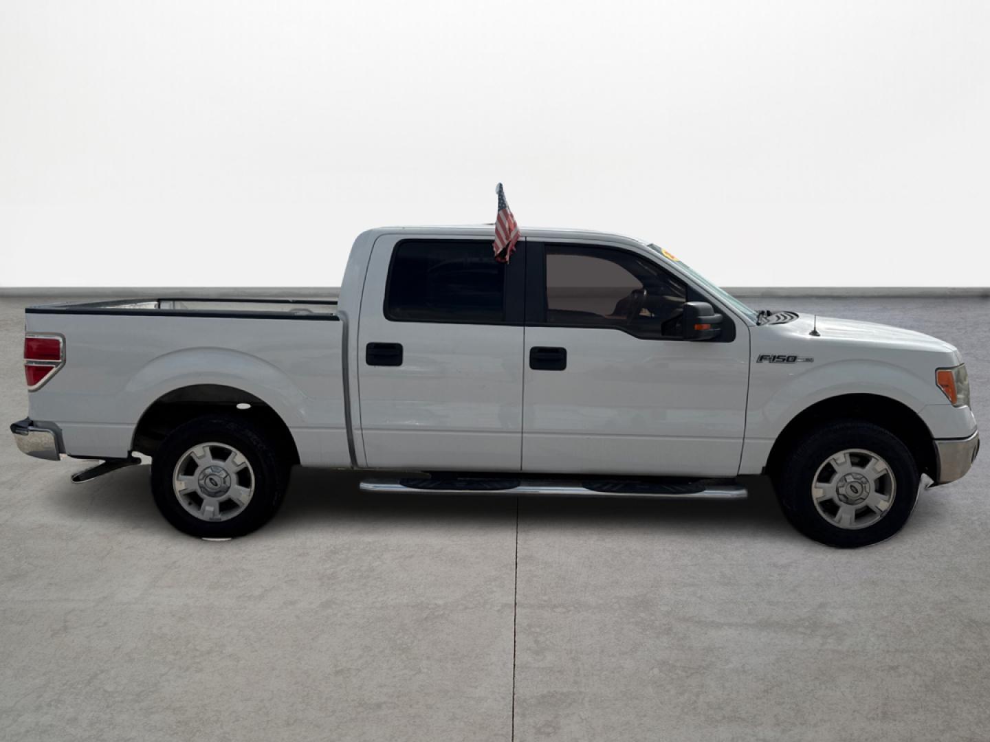 2013 Ford F-150 XLT SuperCrew 6.5-ft. Bed 2WD (1FTEW1CM5DF) with an 3.7L V6 DOHC 24V engine, 6-Speed Automatic transmission, located at 16710 Clay Rd., Houston, TX, 77084, (281) 859-7900, 0.000000, 0.000000 - Photo#3