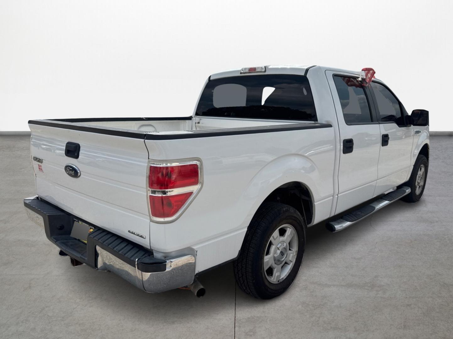 2013 Ford F-150 XLT SuperCrew 6.5-ft. Bed 2WD (1FTEW1CM5DF) with an 3.7L V6 DOHC 24V engine, 6-Speed Automatic transmission, located at 16710 Clay Rd., Houston, TX, 77084, (281) 859-7900, 0.000000, 0.000000 - Photo#4