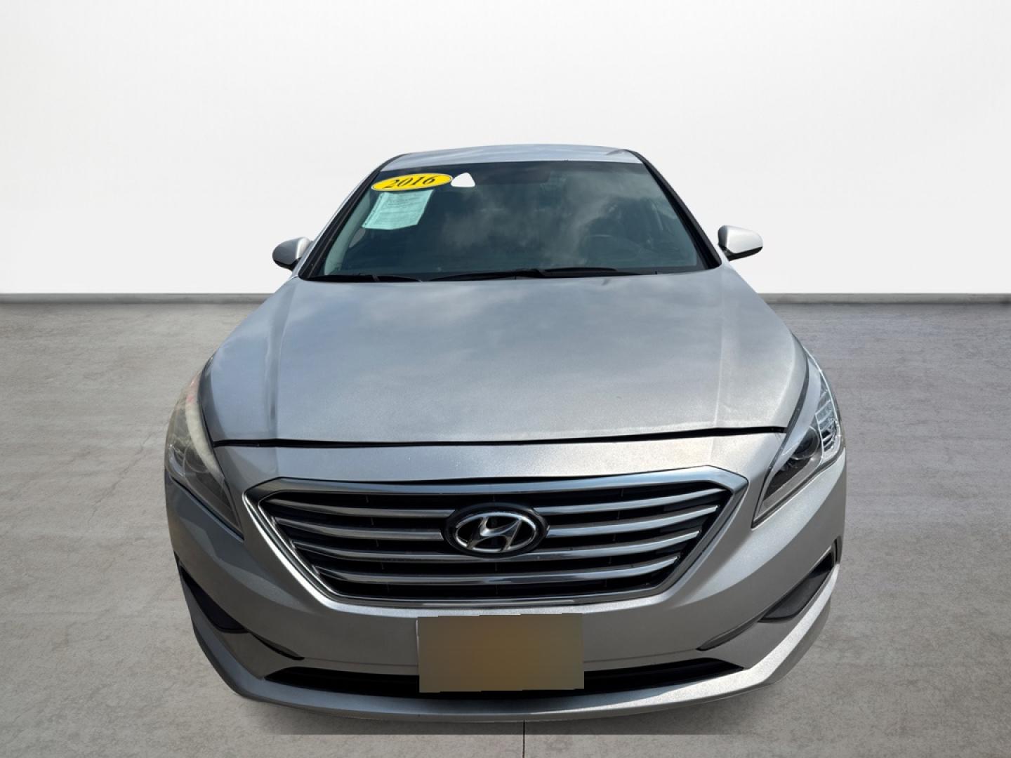 2016 Hyundai Sonata SE (5NPE24AF5GH) with an 2.4L L4 DOHC 16V engine, 7A transmission, located at 16710 Clay Rd., Houston, TX, 77084, (281) 859-7900, 0.000000, 0.000000 - Photo#1