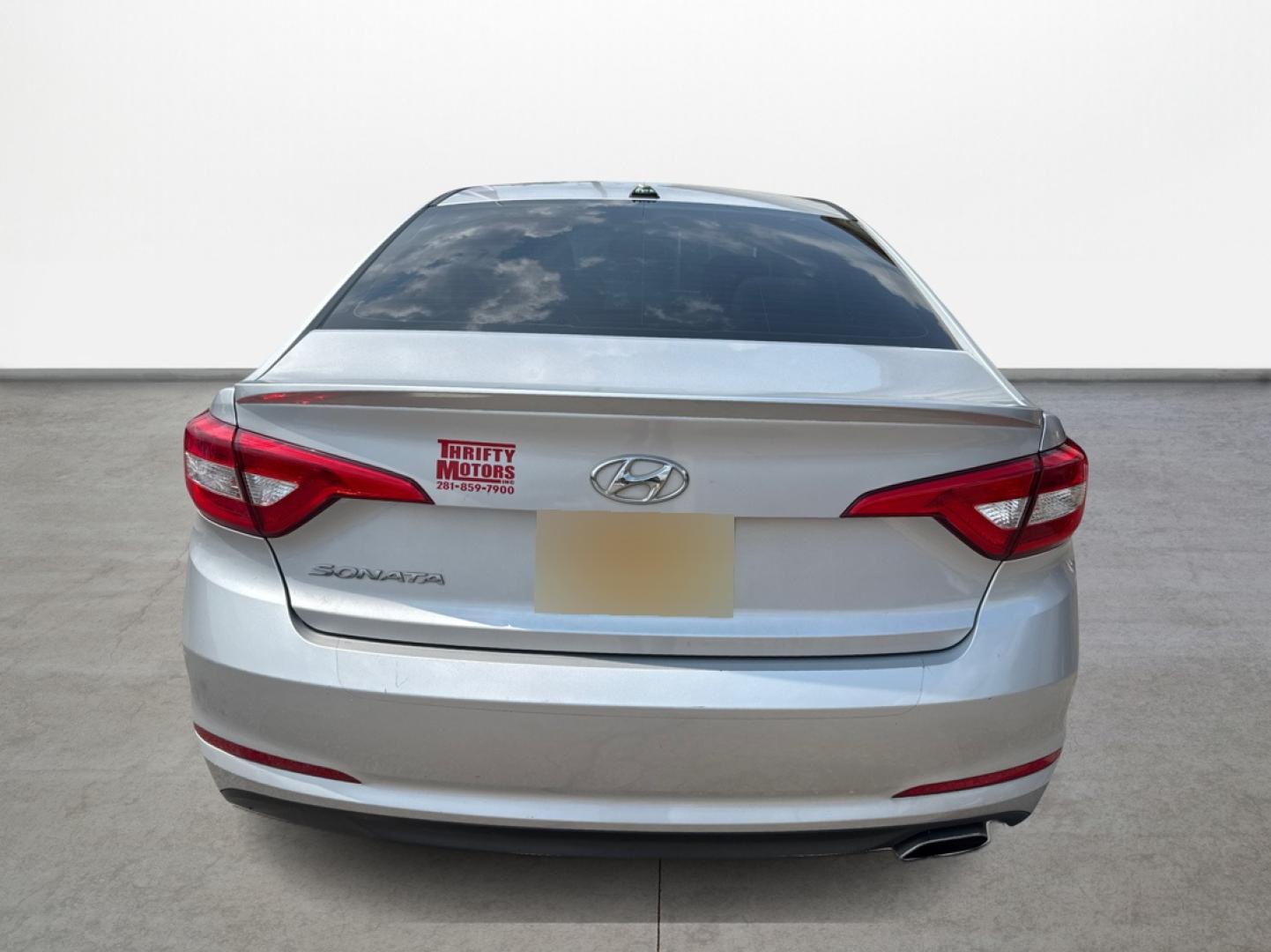 2016 Hyundai Sonata SE (5NPE24AF5GH) with an 2.4L L4 DOHC 16V engine, 7A transmission, located at 16710 Clay Rd., Houston, TX, 77084, (281) 859-7900, 0.000000, 0.000000 - Photo#5