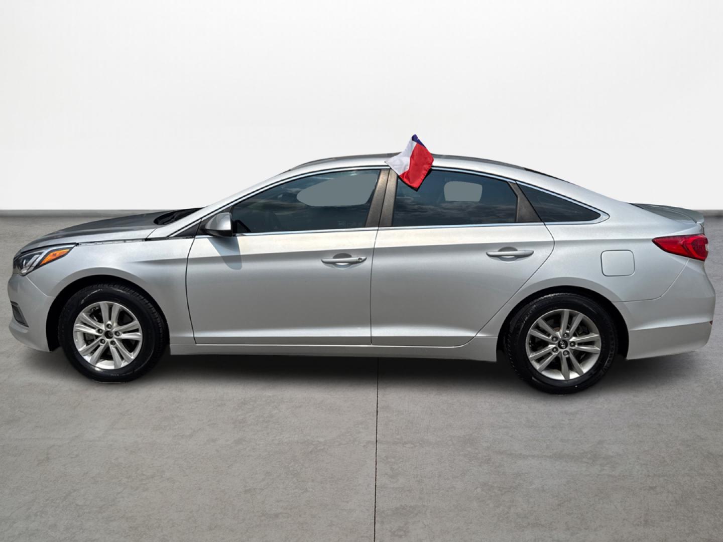 2016 Hyundai Sonata SE (5NPE24AF5GH) with an 2.4L L4 DOHC 16V engine, 7A transmission, located at 16710 Clay Rd., Houston, TX, 77084, (281) 859-7900, 0.000000, 0.000000 - Photo#7