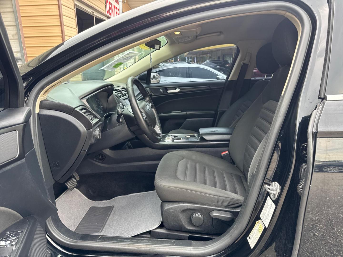 2018 Ford Fusion S (3FA6P0G71JR) with an 2.5L L4 DOHC 16V engine, 6A transmission, located at 16710 Clay Rd., Houston, TX, 77084, (281) 859-7900, 0.000000, 0.000000 - Photo#11