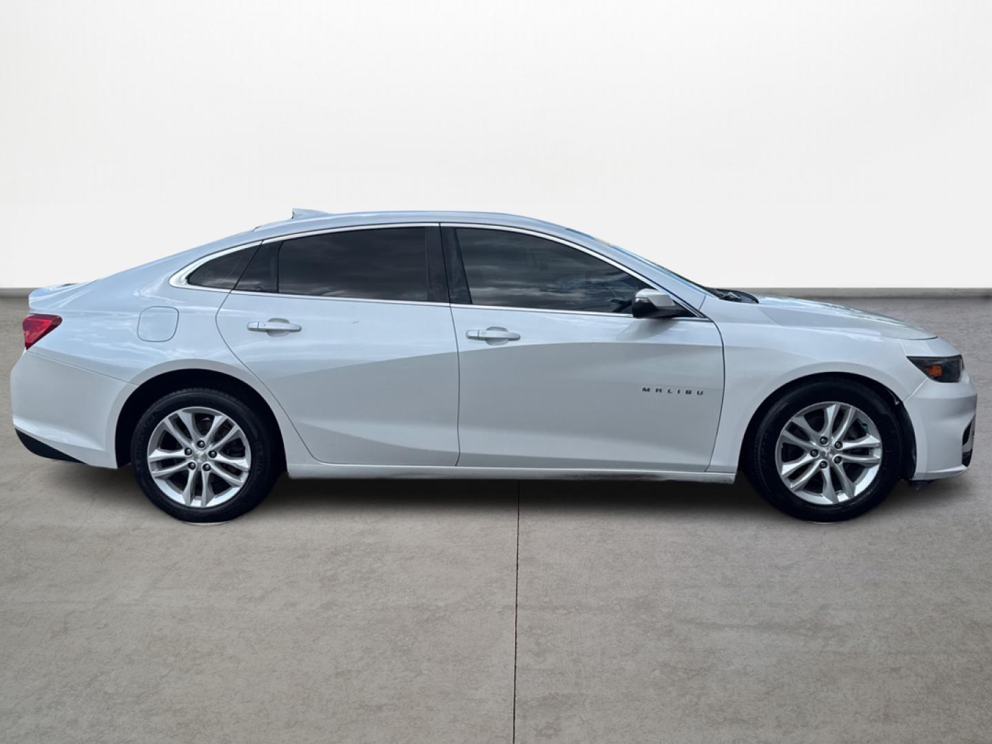 2016 Chevrolet Malibu 1LT (1G1ZE5ST2GF) with an 1.5L L4 DOHC 16V engine, 6A transmission, located at 16710 Clay Rd., Houston, TX, 77084, (281) 859-7900, 0.000000, 0.000000 - Photo#3
