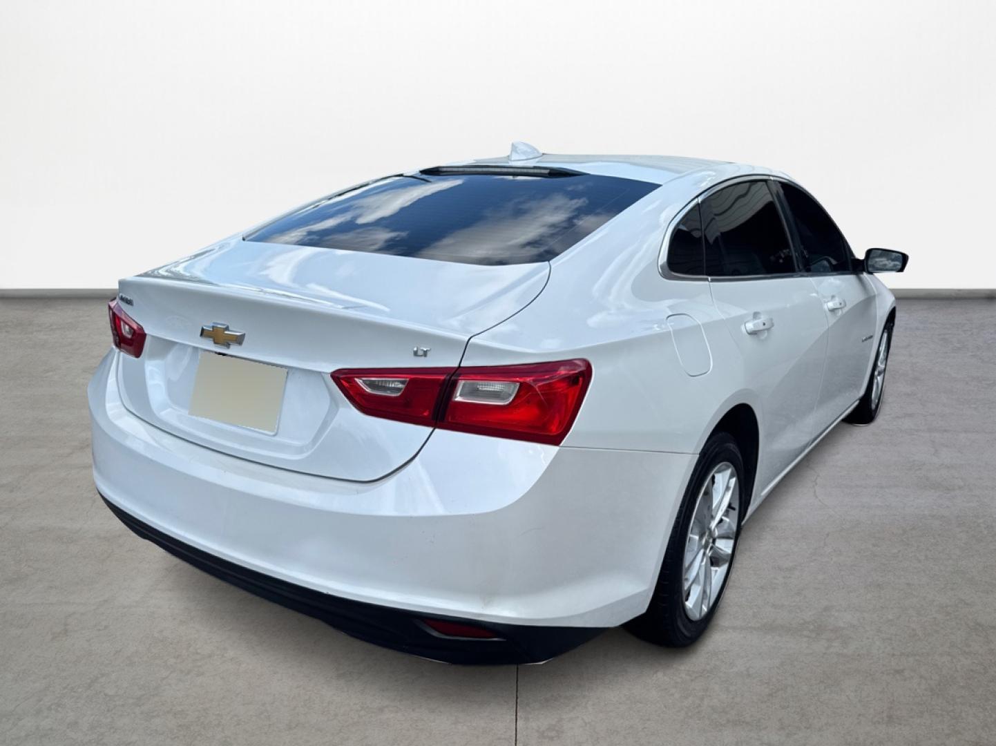 2016 Chevrolet Malibu 1LT (1G1ZE5ST2GF) with an 1.5L L4 DOHC 16V engine, 6A transmission, located at 16710 Clay Rd., Houston, TX, 77084, (281) 859-7900, 0.000000, 0.000000 - Photo#4