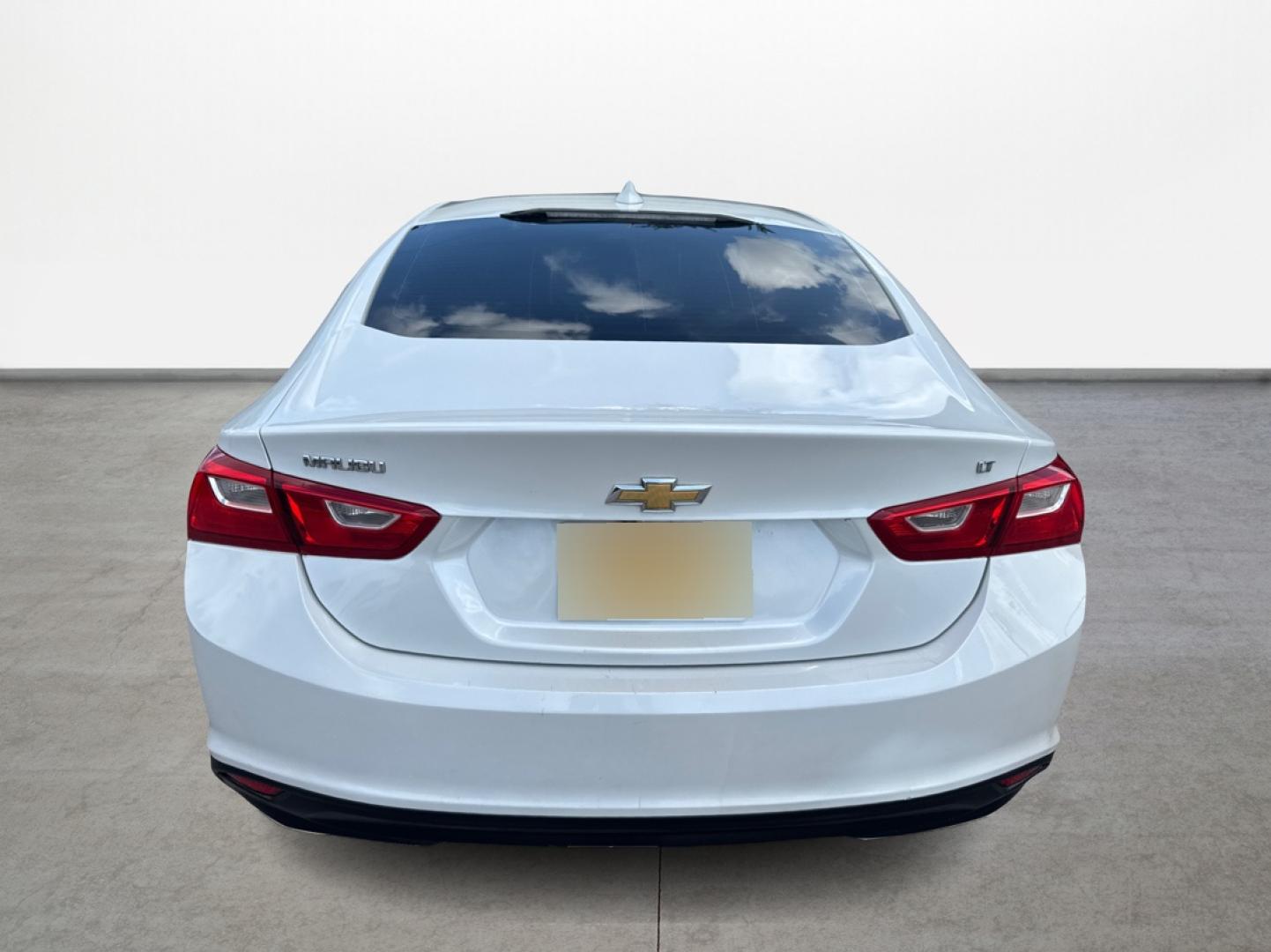 2016 Chevrolet Malibu 1LT (1G1ZE5ST2GF) with an 1.5L L4 DOHC 16V engine, 6A transmission, located at 16710 Clay Rd., Houston, TX, 77084, (281) 859-7900, 0.000000, 0.000000 - Photo#5