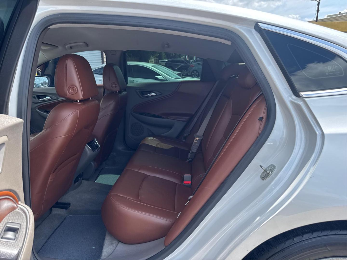 2016 Chevrolet Malibu 1LT (1G1ZE5ST2GF) with an 1.5L L4 DOHC 16V engine, 6A transmission, located at 16710 Clay Rd., Houston, TX, 77084, (281) 859-7900, 0.000000, 0.000000 - Photo#9