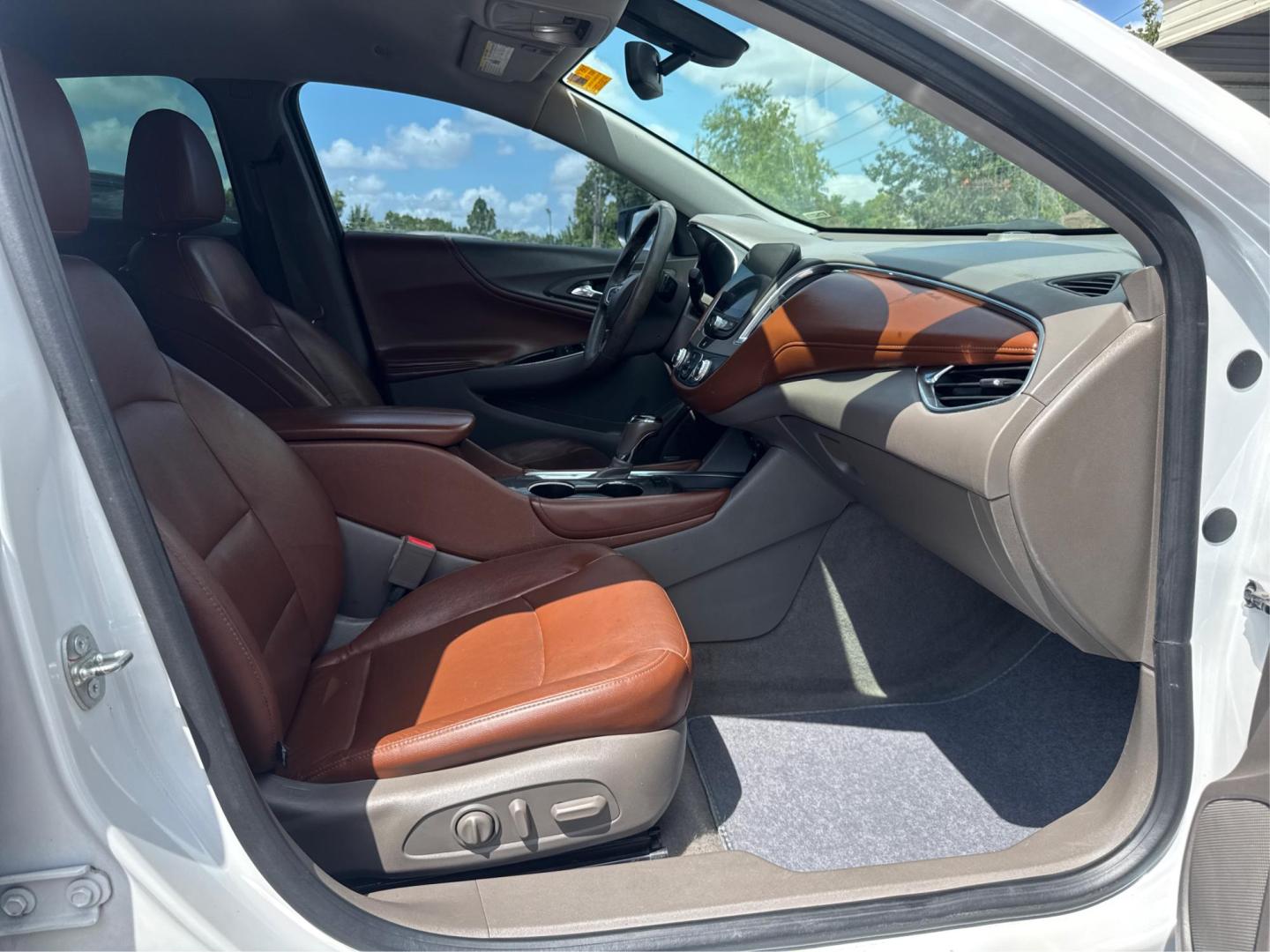 2016 Chevrolet Malibu 1LT (1G1ZE5ST2GF) with an 1.5L L4 DOHC 16V engine, 6A transmission, located at 16710 Clay Rd., Houston, TX, 77084, (281) 859-7900, 0.000000, 0.000000 - Photo#10