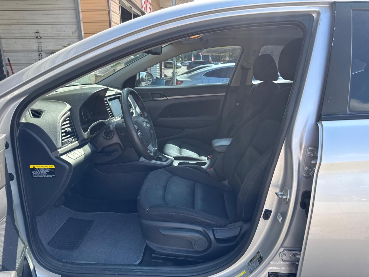 2018 Hyundai Elantra Limited (5NPD84LF1JH) with an 1.8L L4 DOHC 16V engine, 6A transmission, located at 16710 Clay Rd., Houston, TX, 77084, (281) 859-7900, 0.000000, 0.000000 - Photo#8