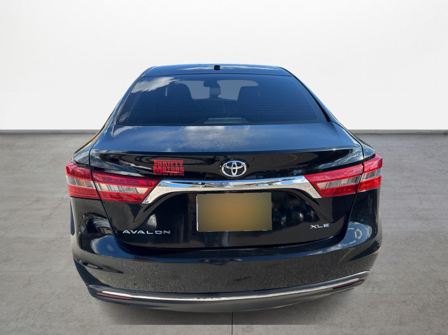 2018 Toyota Avalon XLE (4T1BK1EB2JU) with an 3.5L V6 DOHC 24V engine, 6A transmission, located at 16710 Clay Rd., Houston, TX, 77084, (281) 859-7900, 0.000000, 0.000000 - Photo#5