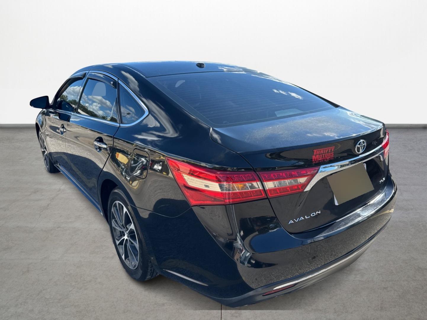 2018 Toyota Avalon XLE (4T1BK1EB2JU) with an 3.5L V6 DOHC 24V engine, 6A transmission, located at 16710 Clay Rd., Houston, TX, 77084, (281) 859-7900, 0.000000, 0.000000 - Photo#6