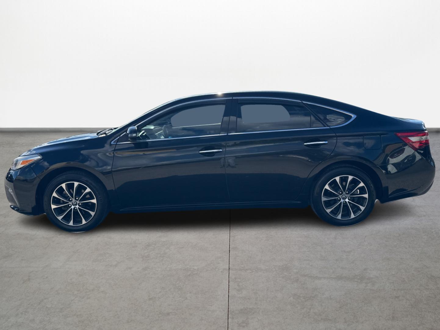 2018 Toyota Avalon XLE (4T1BK1EB2JU) with an 3.5L V6 DOHC 24V engine, 6A transmission, located at 16710 Clay Rd., Houston, TX, 77084, (281) 859-7900, 0.000000, 0.000000 - Photo#7