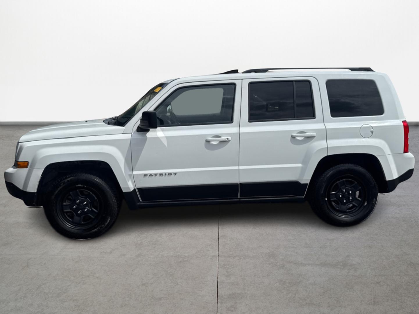 2015 Jeep Patriot Sport 2WD (1C4NJPBB9FD) with an 2.4L L4 DOHC 16V engine, located at 16710 Clay Rd., Houston, TX, 77084, (281) 859-7900, 0.000000, 0.000000 - Photo#6