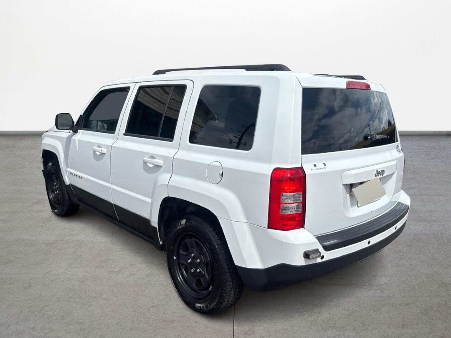 2015 Jeep Patriot Sport 2WD (1C4NJPBB9FD) with an 2.4L L4 DOHC 16V engine, located at 16710 Clay Rd., Houston, TX, 77084, (281) 859-7900, 0.000000, 0.000000 - Photo#5