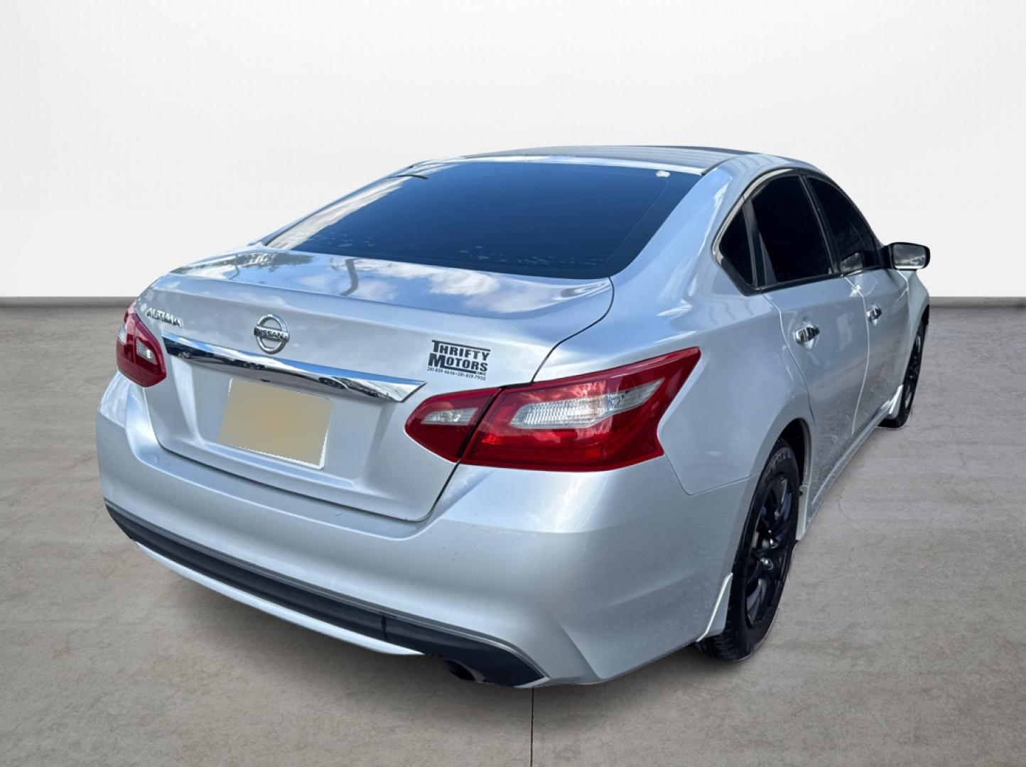 2018 Nissan Altima 2.5 (1N4AL3AP6JC) with an 2.5L L4 DOHC 16V engine, CVT transmission, located at 16710 Clay Rd., Houston, TX, 77084, (281) 859-7900, 0.000000, 0.000000 - Photo#4