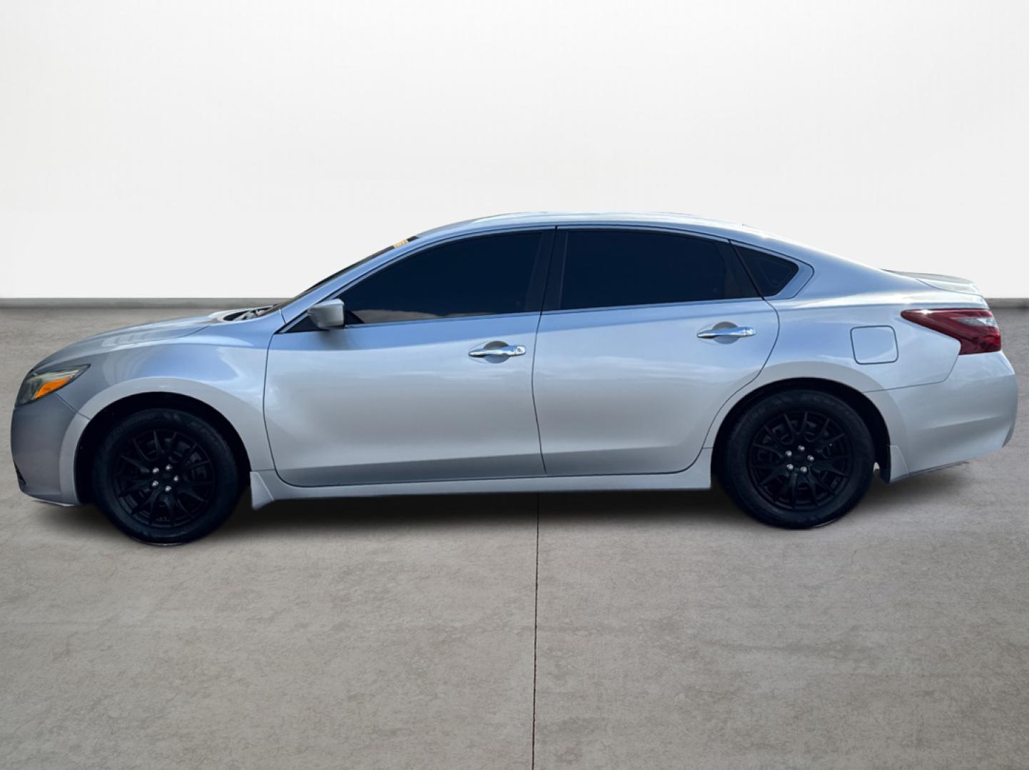 2018 Nissan Altima 2.5 (1N4AL3AP6JC) with an 2.5L L4 DOHC 16V engine, CVT transmission, located at 16710 Clay Rd., Houston, TX, 77084, (281) 859-7900, 0.000000, 0.000000 - Photo#7