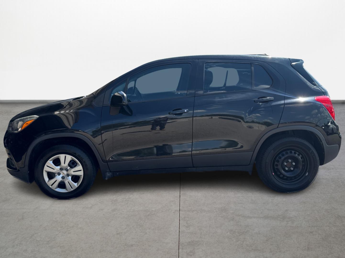 2019 Chevrolet Trax LS FWD (3GNCJKSB1KL) with an 1.4L L4 DOHC 16V engine, 6A transmission, located at 16710 Clay Rd., Houston, TX, 77084, (281) 859-7900, 0.000000, 0.000000 - Photo#4