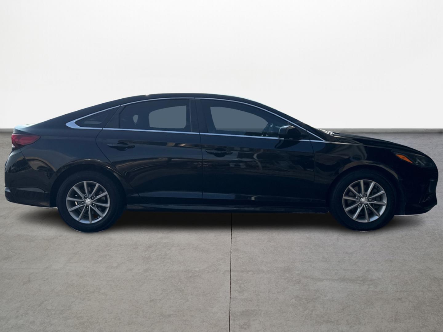 2019 Hyundai Sonata SE (5NPE24AF0KH) with an 2.4L L4 DOHC 16V engine, 7A transmission, located at 16710 Clay Rd., Houston, TX, 77084, (281) 859-7900, 0.000000, 0.000000 - Photo#1