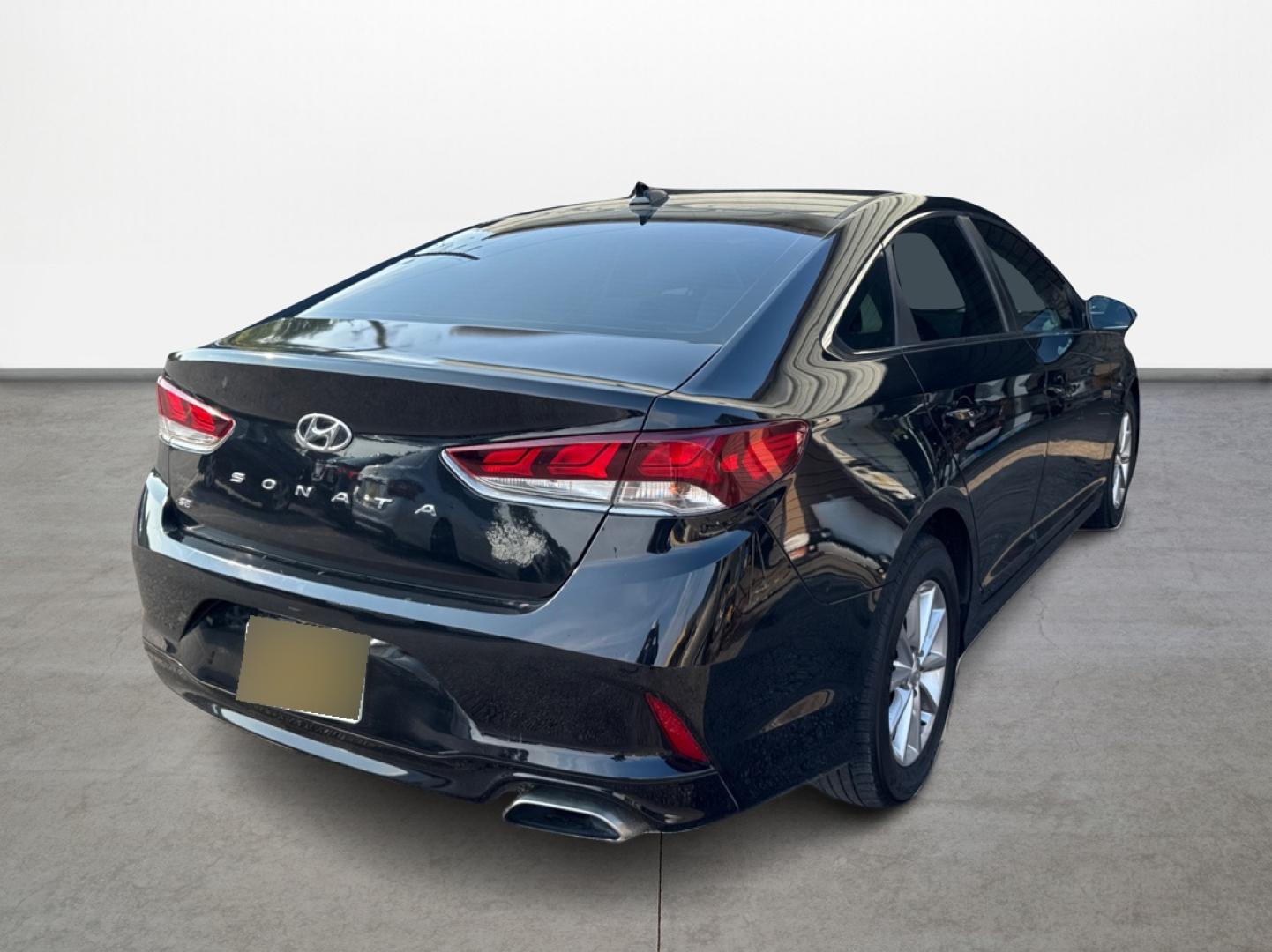 2019 Hyundai Sonata SE (5NPE24AF0KH) with an 2.4L L4 DOHC 16V engine, 7A transmission, located at 16710 Clay Rd., Houston, TX, 77084, (281) 859-7900, 0.000000, 0.000000 - Photo#2