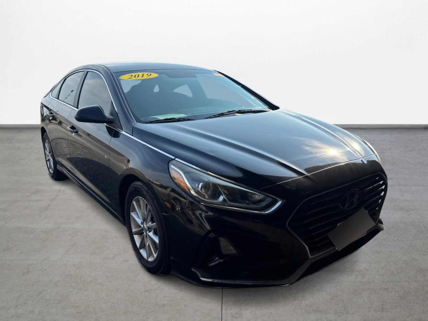 2019 Hyundai Sonata SE (5NPE24AF0KH) with an 2.4L L4 DOHC 16V engine, 7A transmission, located at 16710 Clay Rd., Houston, TX, 77084, (281) 859-7900, 0.000000, 0.000000 - Photo#0