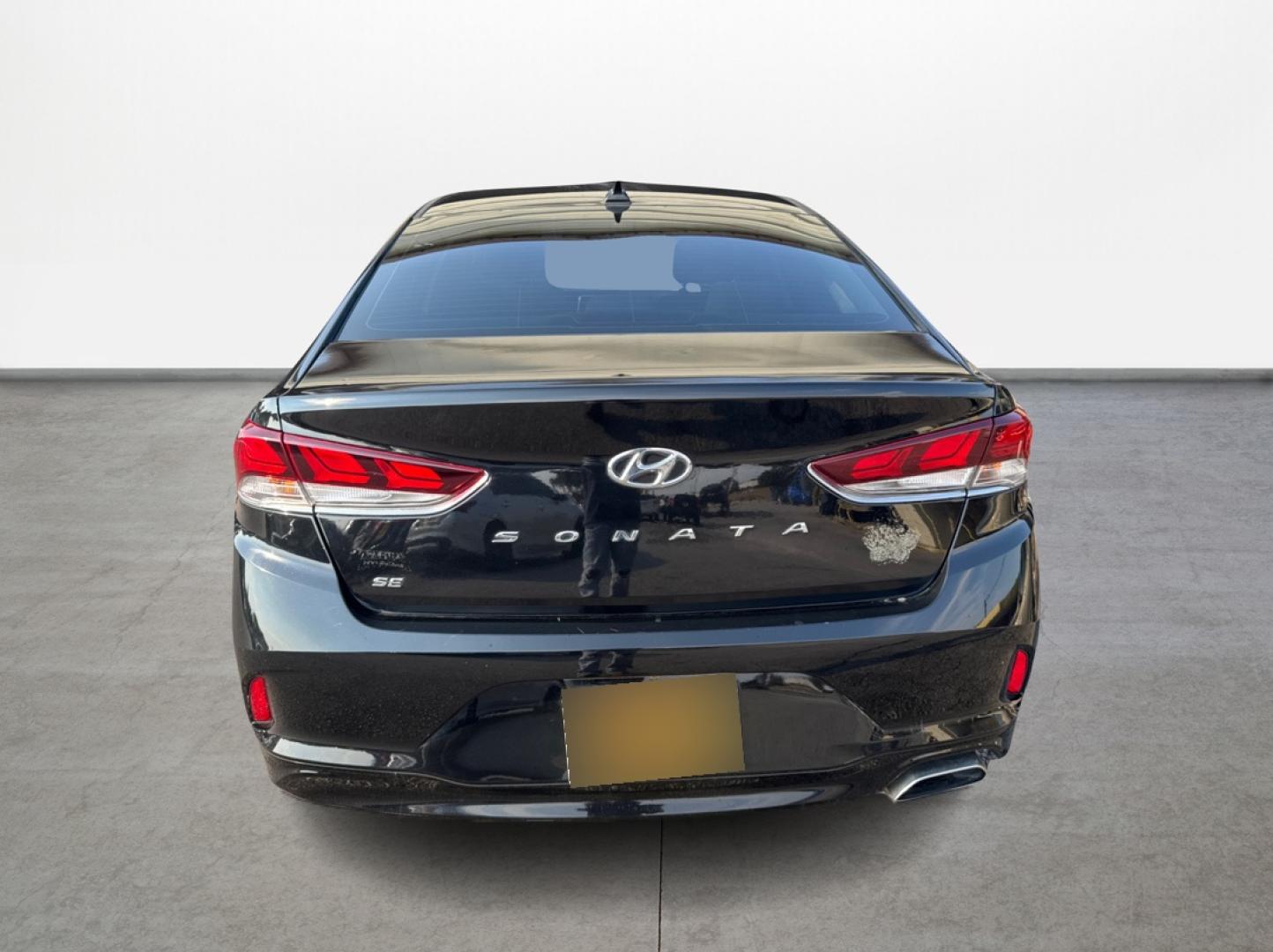 2019 Hyundai Sonata SE (5NPE24AF0KH) with an 2.4L L4 DOHC 16V engine, 7A transmission, located at 16710 Clay Rd., Houston, TX, 77084, (281) 859-7900, 0.000000, 0.000000 - Photo#3