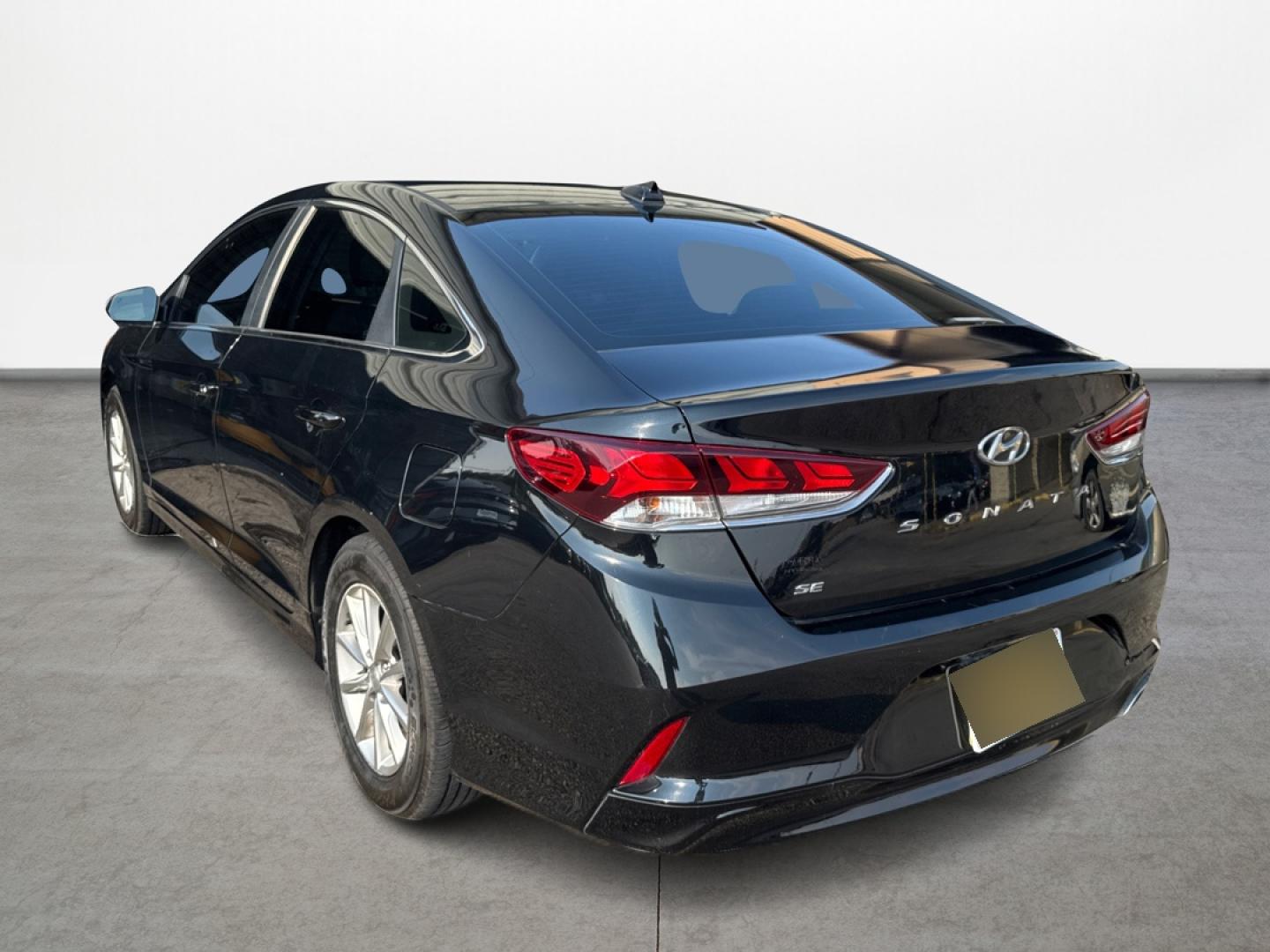 2019 Hyundai Sonata SE (5NPE24AF0KH) with an 2.4L L4 DOHC 16V engine, 7A transmission, located at 16710 Clay Rd., Houston, TX, 77084, (281) 859-7900, 0.000000, 0.000000 - Photo#4