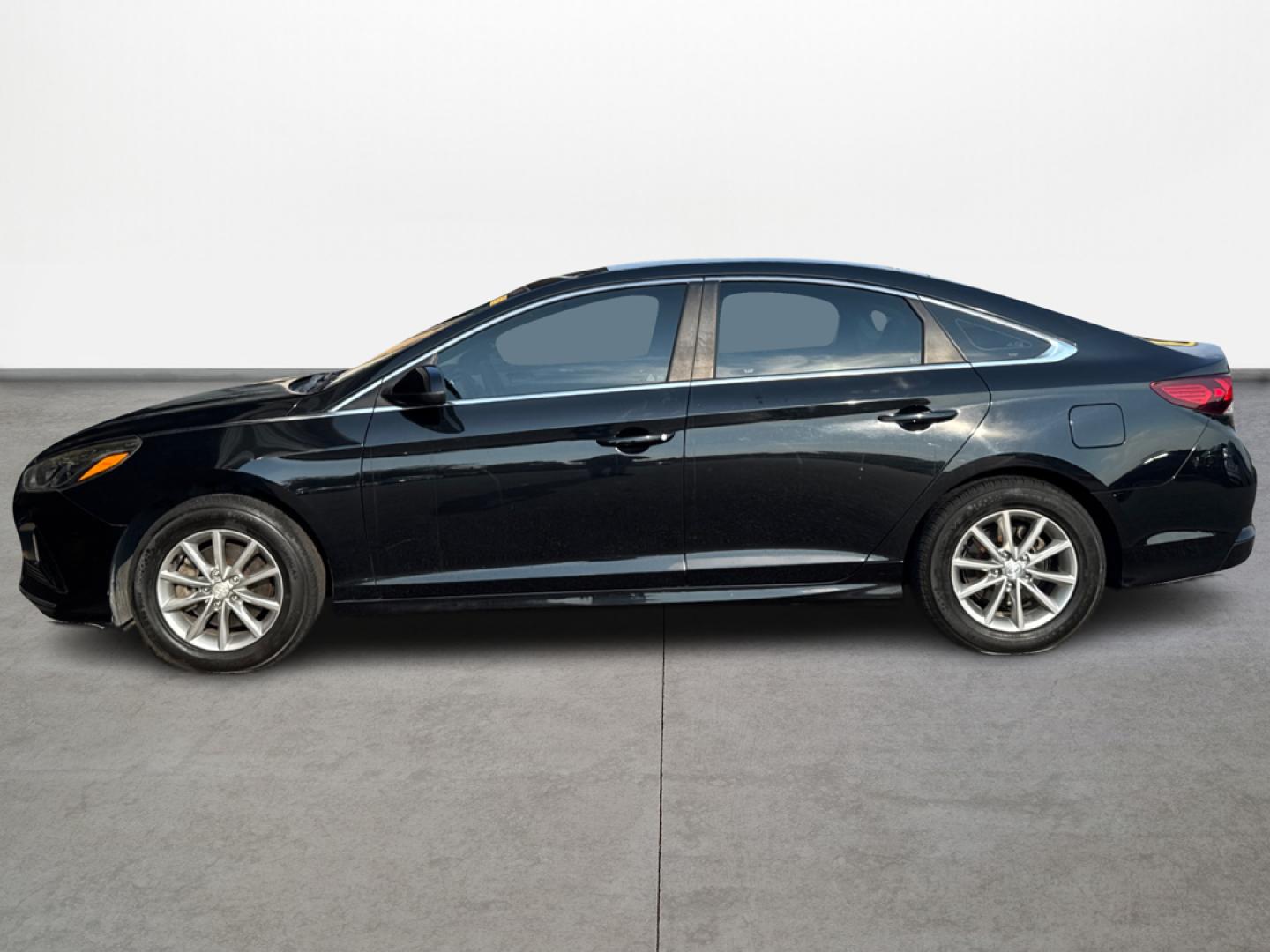 2019 Hyundai Sonata SE (5NPE24AF0KH) with an 2.4L L4 DOHC 16V engine, 7A transmission, located at 16710 Clay Rd., Houston, TX, 77084, (281) 859-7900, 0.000000, 0.000000 - Photo#5