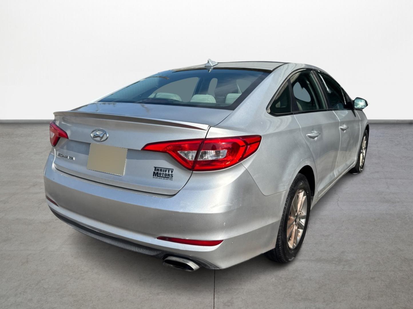 2017 Hyundai Sonata SE (5NPE24AF7HH) with an 2.4L L4 DOHC 16V engine, 7A transmission, located at 16710 Clay Rd., Houston, TX, 77084, (281) 859-7900, 0.000000, 0.000000 - Photo#4