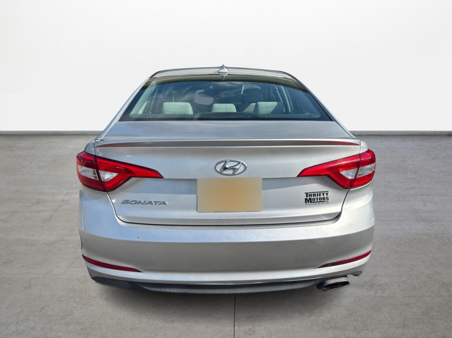 2017 Hyundai Sonata SE (5NPE24AF7HH) with an 2.4L L4 DOHC 16V engine, 7A transmission, located at 16710 Clay Rd., Houston, TX, 77084, (281) 859-7900, 0.000000, 0.000000 - Photo#5