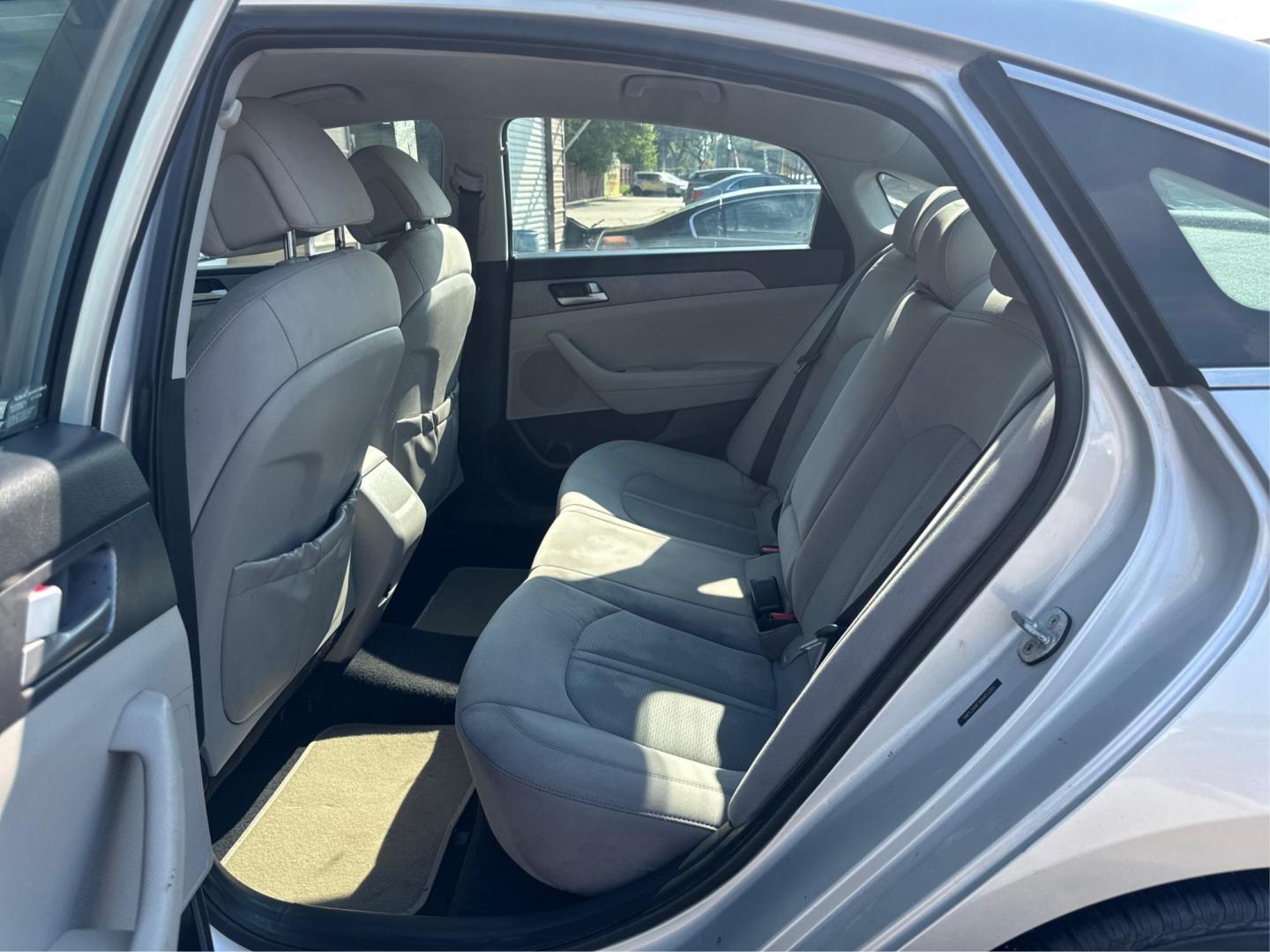 2017 Hyundai Sonata SE (5NPE24AF7HH) with an 2.4L L4 DOHC 16V engine, 7A transmission, located at 16710 Clay Rd., Houston, TX, 77084, (281) 859-7900, 0.000000, 0.000000 - Photo#8