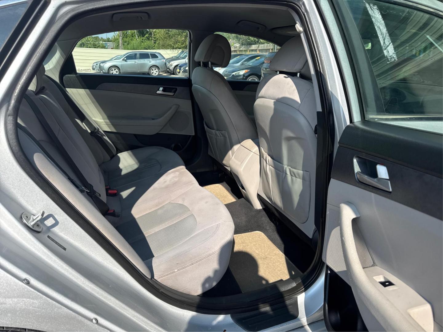 2017 Hyundai Sonata SE (5NPE24AF7HH) with an 2.4L L4 DOHC 16V engine, 7A transmission, located at 16710 Clay Rd., Houston, TX, 77084, (281) 859-7900, 0.000000, 0.000000 - Photo#10