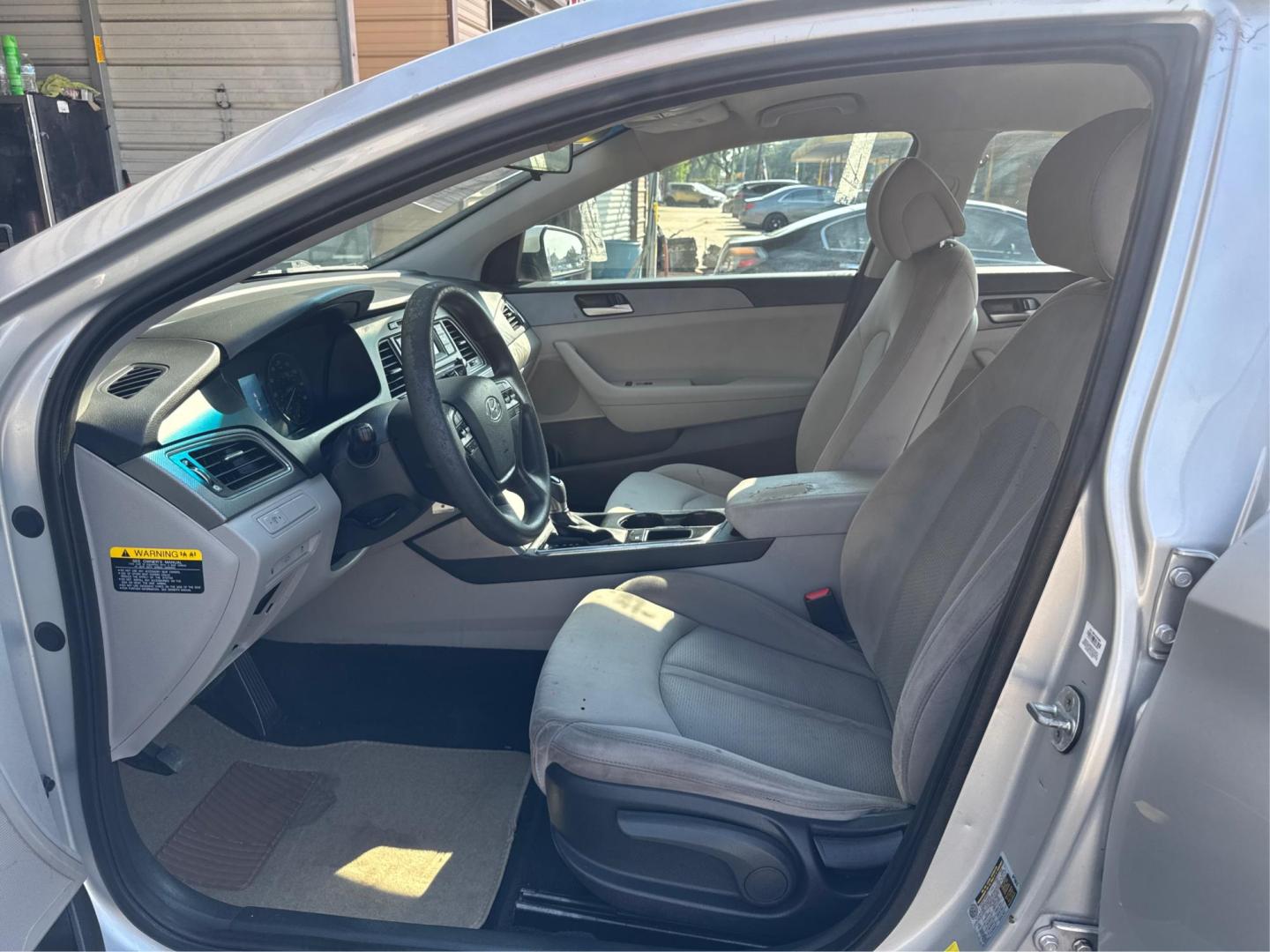 2017 Hyundai Sonata SE (5NPE24AF7HH) with an 2.4L L4 DOHC 16V engine, 7A transmission, located at 16710 Clay Rd., Houston, TX, 77084, (281) 859-7900, 0.000000, 0.000000 - Photo#11