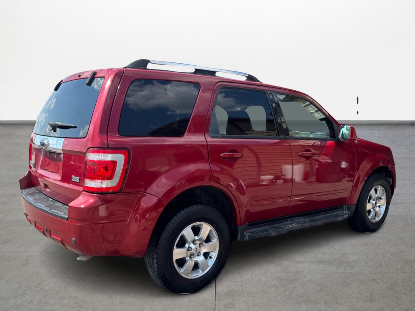 2010 Ford Escape Limited FWD (1FMCU0EG7AK) with an 3.0L V6 DOHC 24V engine, 6-Speed Automatic transmission, located at 16710 Clay Rd., Houston, TX, 77084, (281) 859-7900, 0.000000, 0.000000 - Photo#2