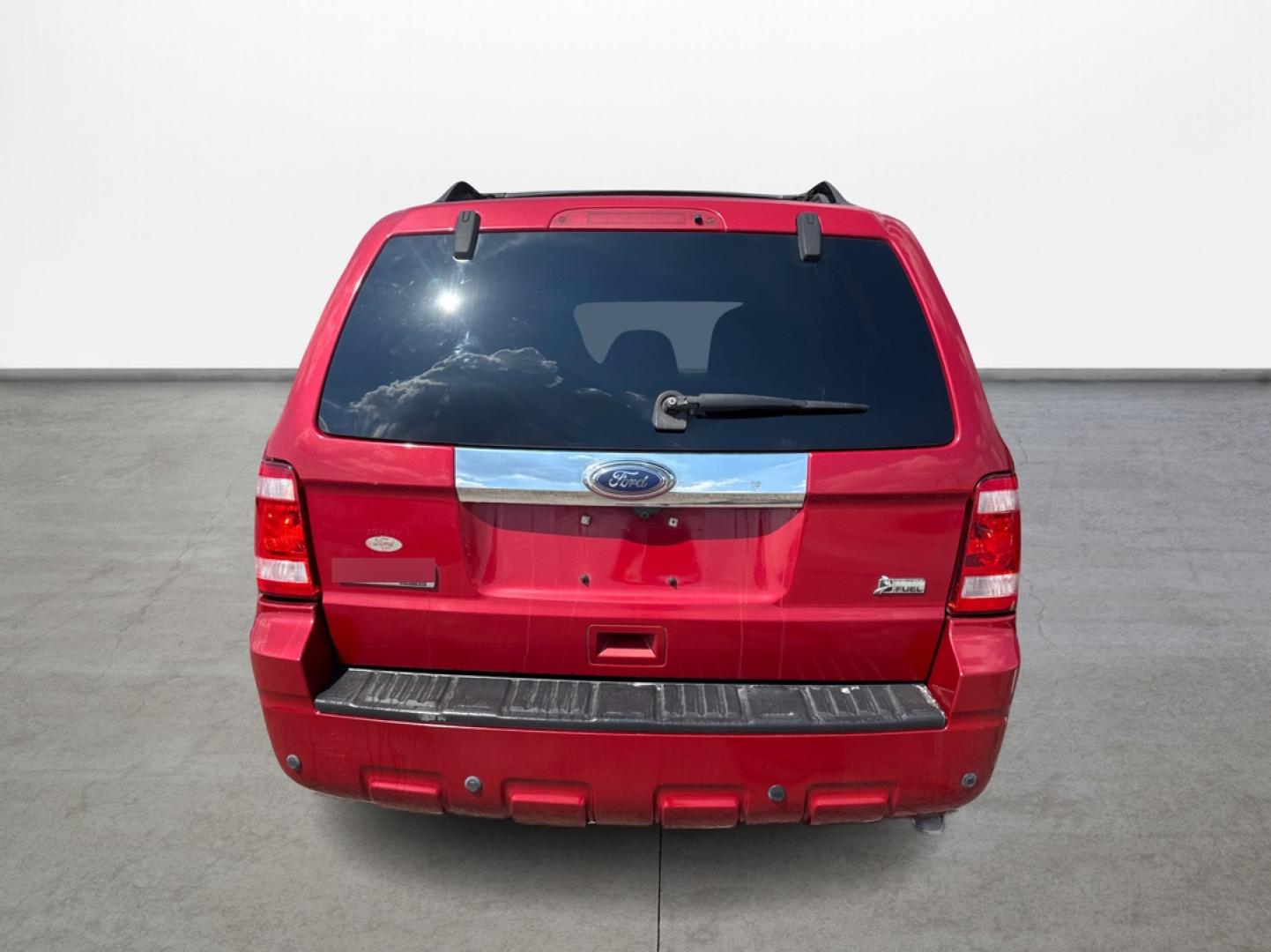 2010 Ford Escape Limited FWD (1FMCU0EG7AK) with an 3.0L V6 DOHC 24V engine, 6-Speed Automatic transmission, located at 16710 Clay Rd., Houston, TX, 77084, (281) 859-7900, 0.000000, 0.000000 - Photo#3