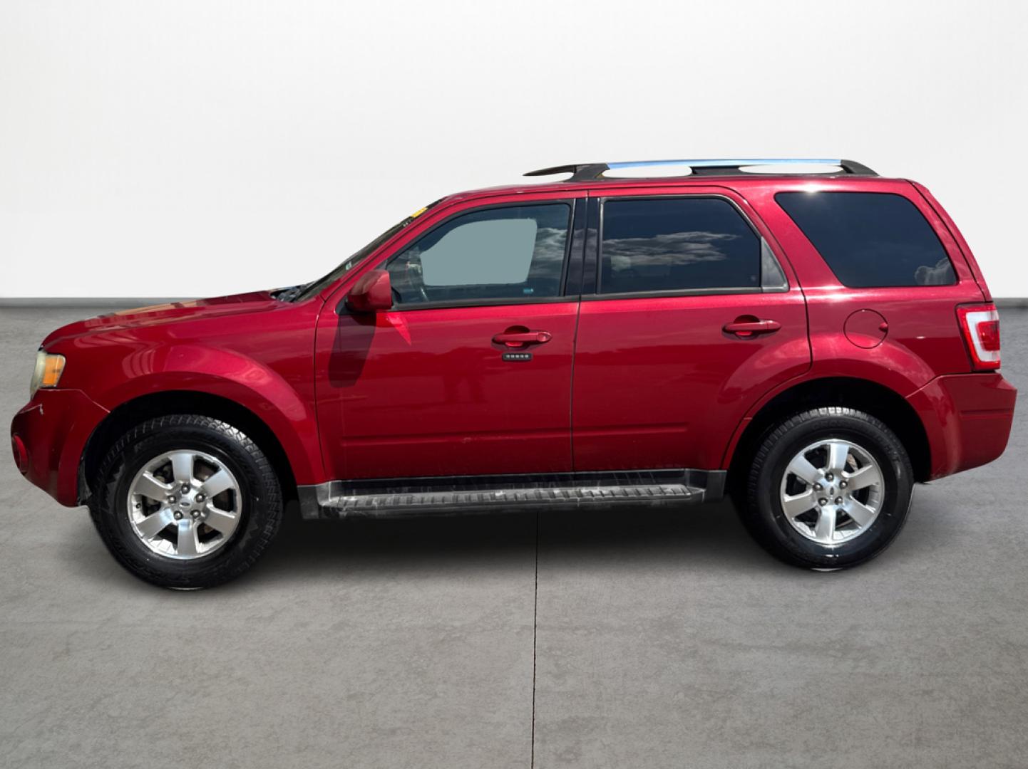 2010 Ford Escape Limited FWD (1FMCU0EG7AK) with an 3.0L V6 DOHC 24V engine, 6-Speed Automatic transmission, located at 16710 Clay Rd., Houston, TX, 77084, (281) 859-7900, 0.000000, 0.000000 - Photo#5