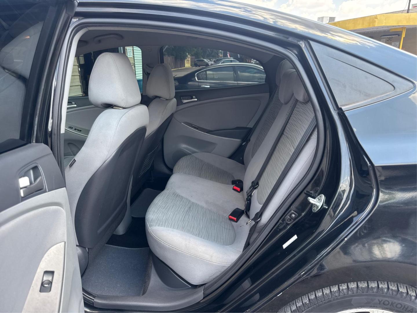 2017 Hyundai Accent SE 4-Door 6M (KMHCT4AE2HU) with an 1.6L L4 DOHC 16V engine, 6M transmission, located at 16710 Clay Rd., Houston, TX, 77084, (281) 859-7900, 0.000000, 0.000000 - Photo#8