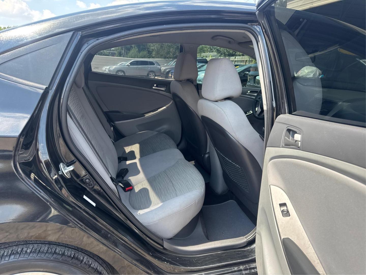 2017 Hyundai Accent SE 4-Door 6M (KMHCT4AE2HU) with an 1.6L L4 DOHC 16V engine, 6M transmission, located at 16710 Clay Rd., Houston, TX, 77084, (281) 859-7900, 0.000000, 0.000000 - Photo#10